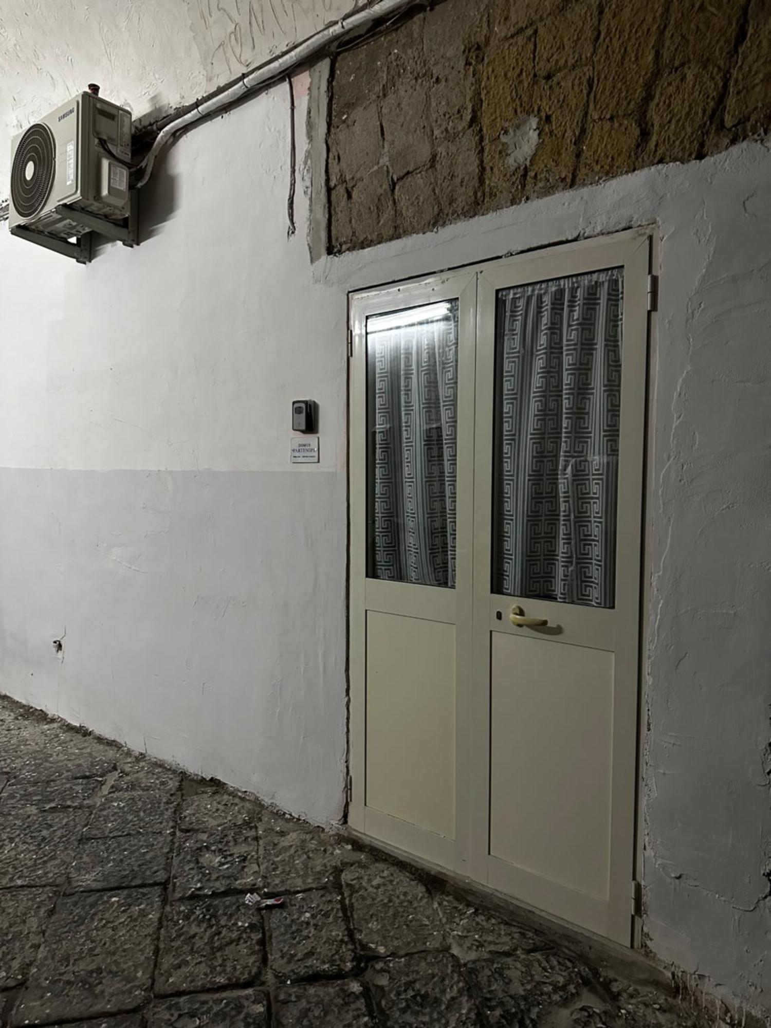 Domus Partenope Centro Storico Holiday home